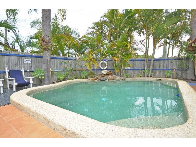 2/5 Rosalind Avenue, Paradise Point QLD 4216