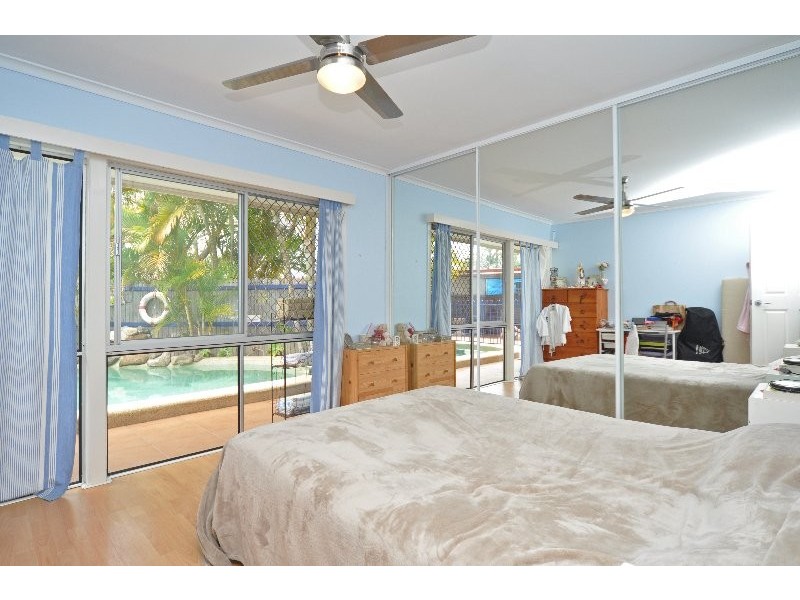 2/5 Rosalind Avenue, Paradise Point QLD 4216
