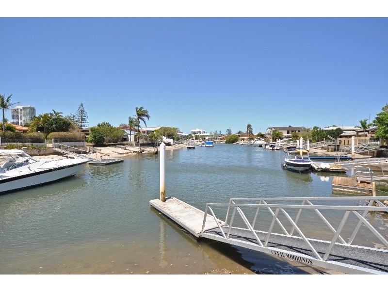 2/3 Vaggelas Crescent, Biggera Waters QLD 4216