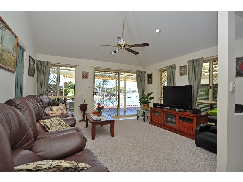 2/3 Vaggelas Crescent, Biggera Waters QLD 4216