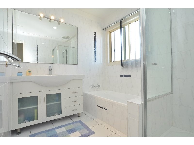 2/3 Vaggelas Crescent, Biggera Waters QLD 4216