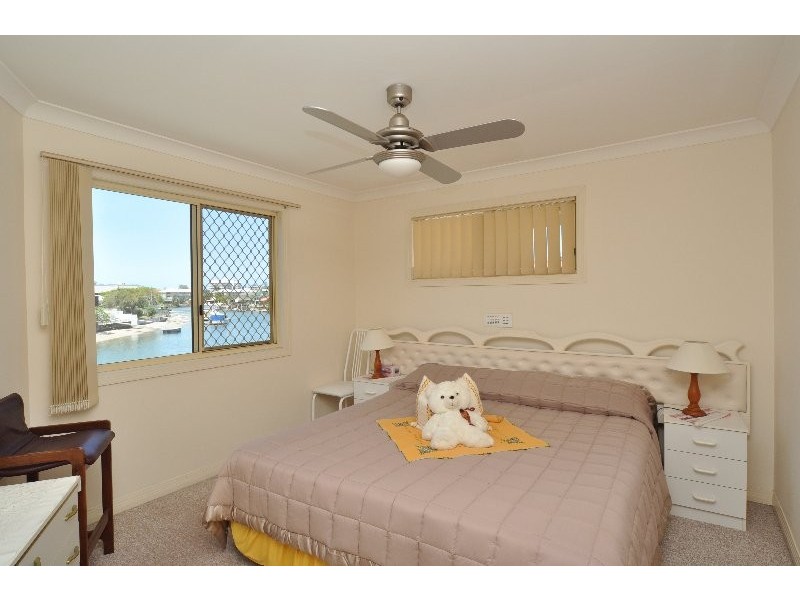 2/3 Vaggelas Crescent, Biggera Waters QLD 4216