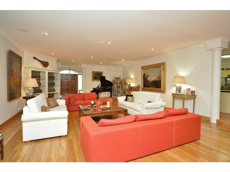 3152 Riverleigh Drive, Hope Island QLD 4212