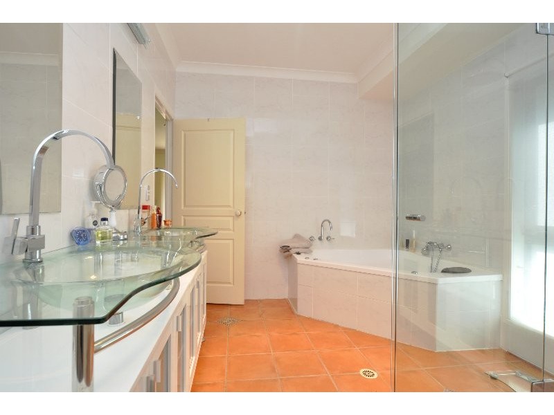 3152 Riverleigh Drive, Hope Island QLD 4212