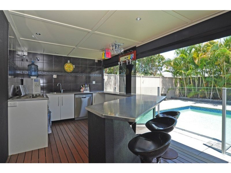 24 Killowill Avenue, Paradise Point QLD 4216