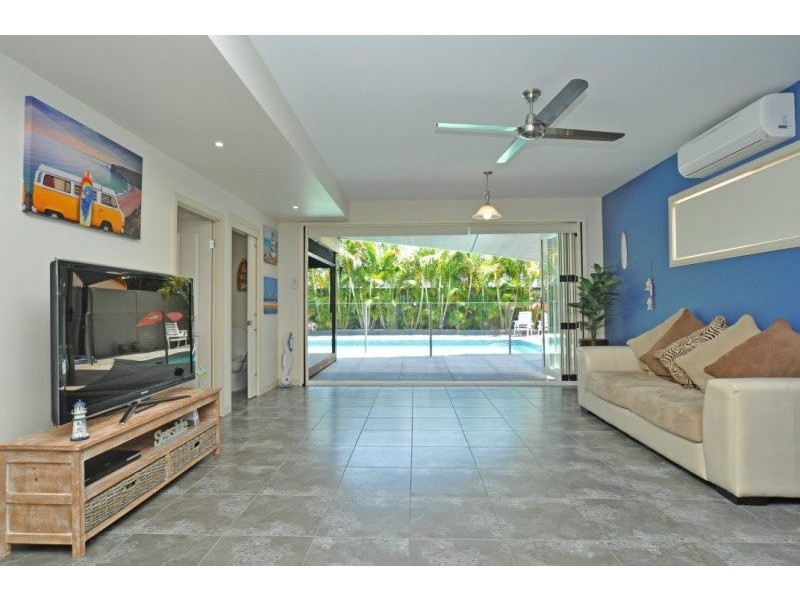 24 Killowill Avenue, Paradise Point QLD 4216