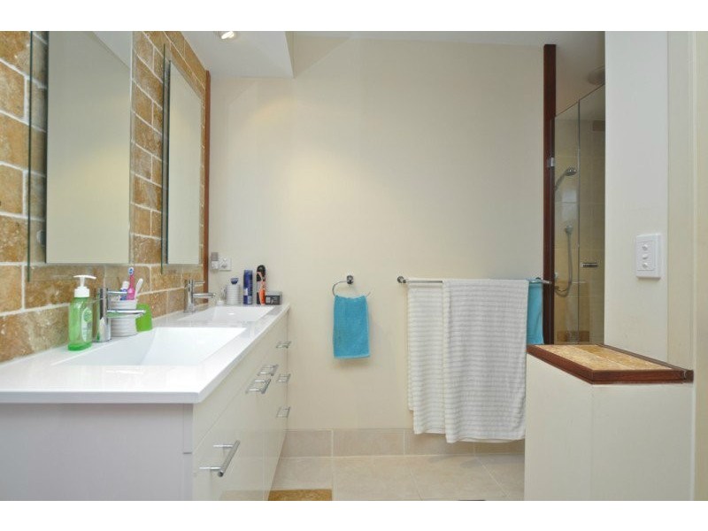24 Killowill Avenue, Paradise Point QLD 4216