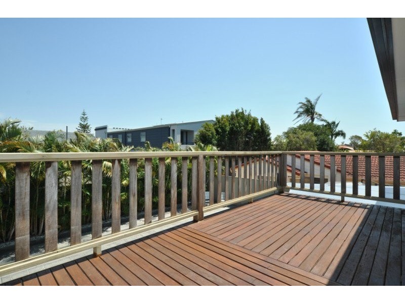 24 Killowill Avenue, Paradise Point QLD 4216