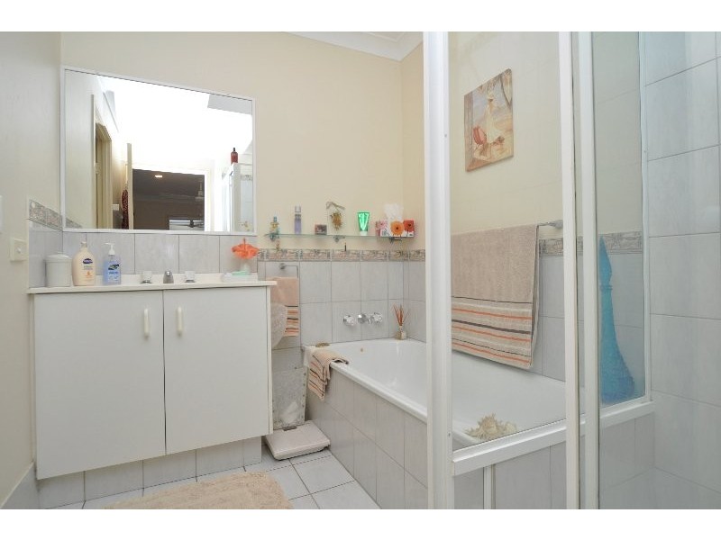 1/3 Harvey Court, Labrador QLD 4215