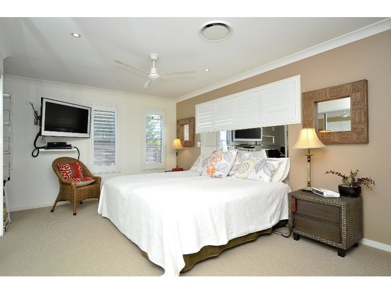 1/411 Oxley Drive, Runaway Bay QLD 4216