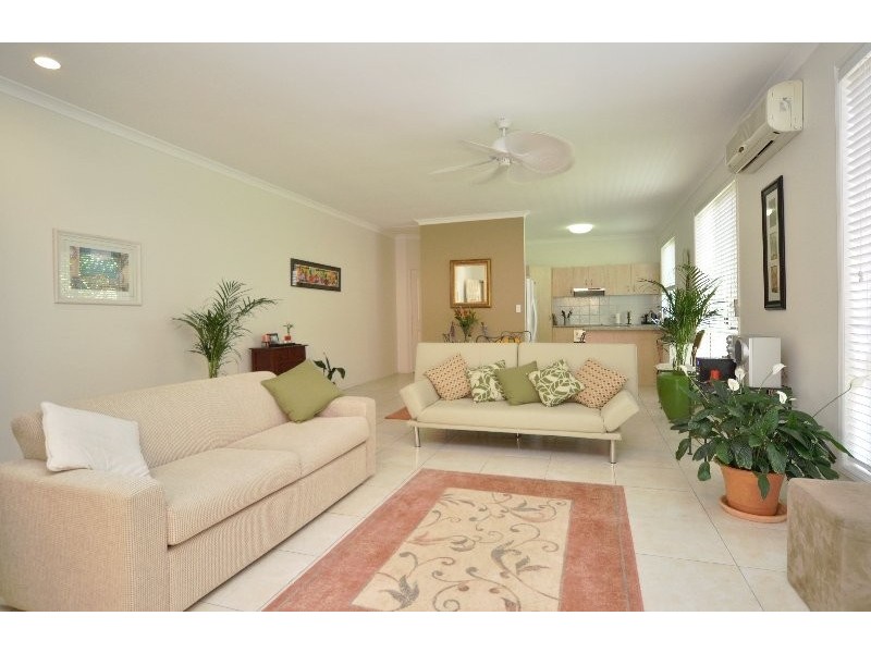 2/16 Oleander Avenue, Biggera Waters QLD 4216