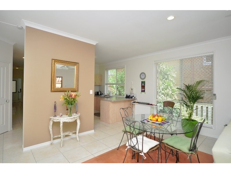 2/16 Oleander Avenue, Biggera Waters QLD 4216