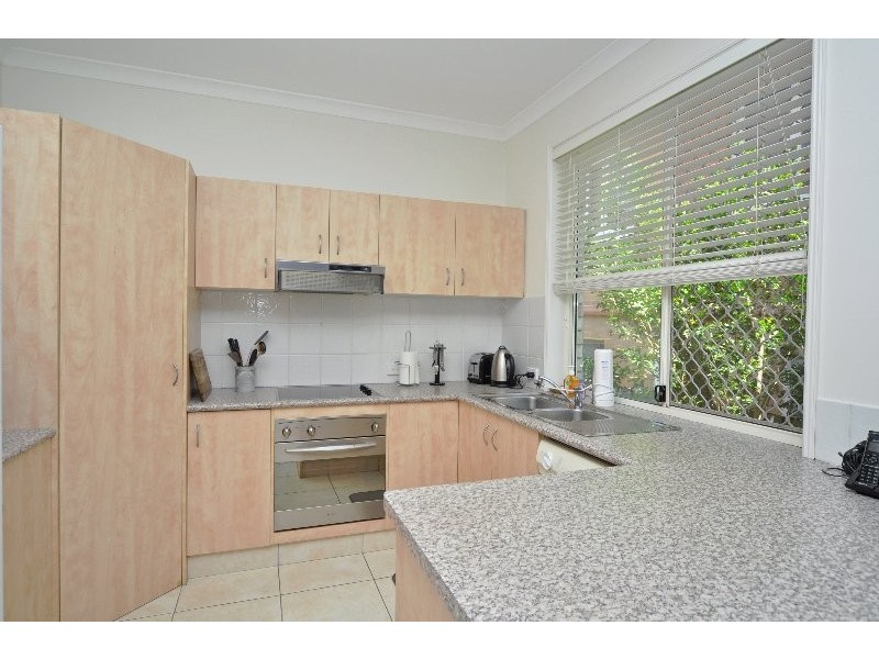 2/16 Oleander Avenue, Biggera Waters QLD 4216