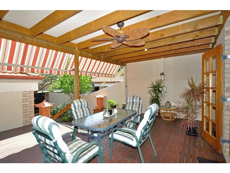2/16 Oleander Avenue, Biggera Waters QLD 4216