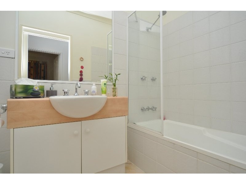 2/16 Oleander Avenue, Biggera Waters QLD 4216