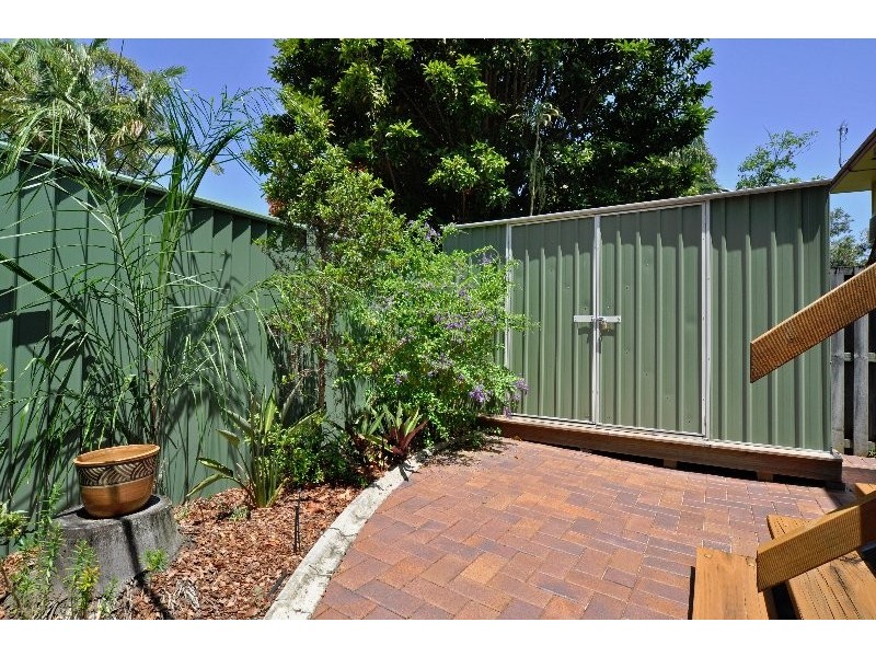 2/16 Oleander Avenue, Biggera Waters QLD 4216