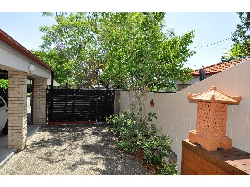 2/16 Oleander Avenue, Biggera Waters QLD 4216
