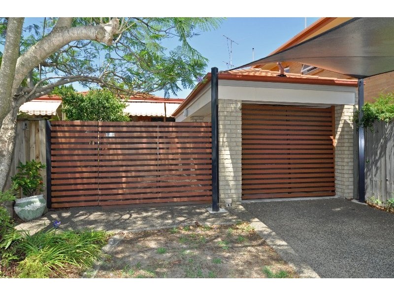 2/16 Oleander Avenue, Biggera Waters QLD 4216