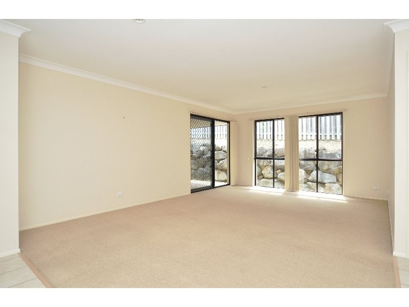 11 Yaldara Street, Pacific Pines QLD 4211