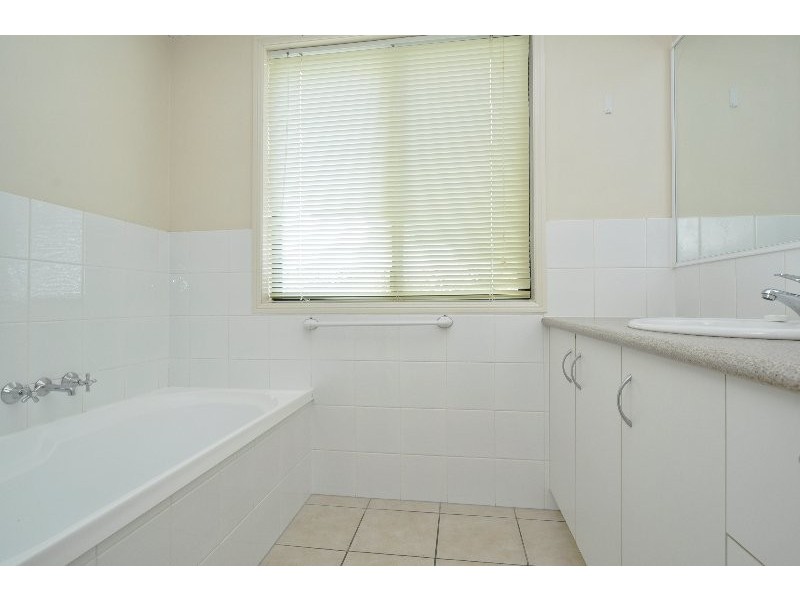 11 Yaldara Street, Pacific Pines QLD 4211