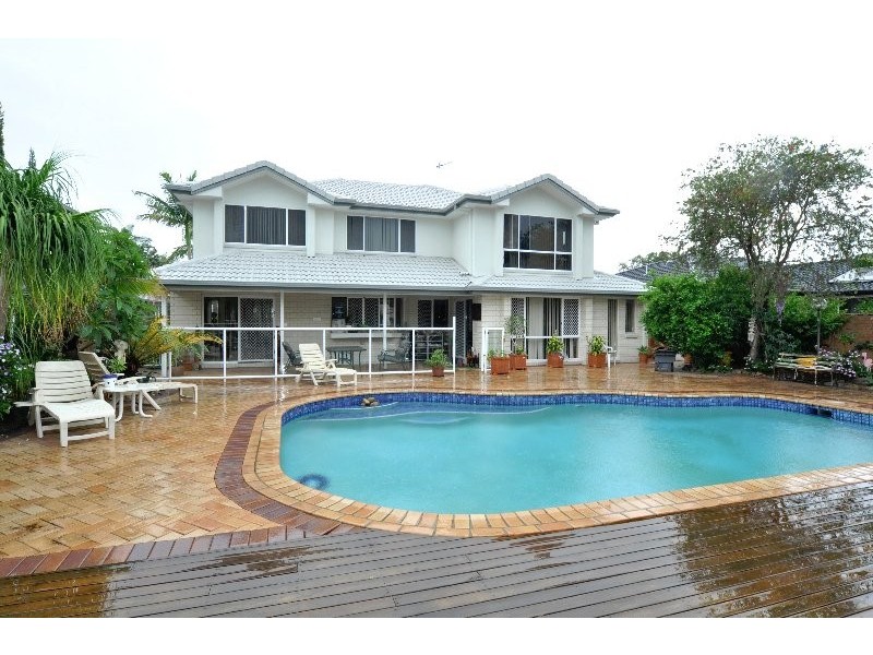 122 Sundance Way, Runaway Bay QLD 4216