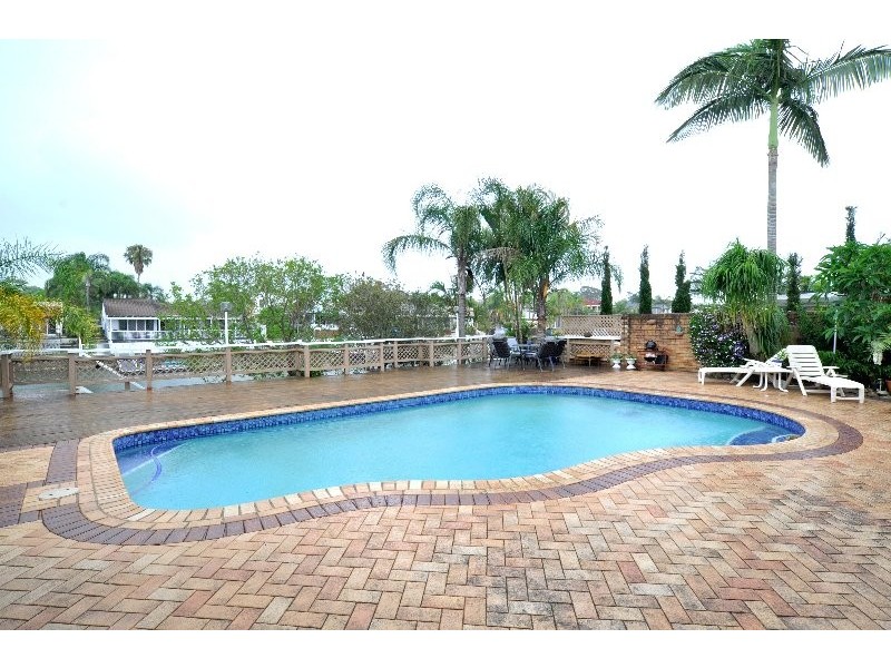 122 Sundance Way, Runaway Bay QLD 4216