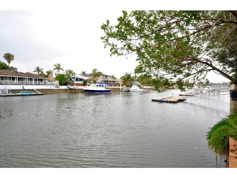 122 Sundance Way, Runaway Bay QLD 4216