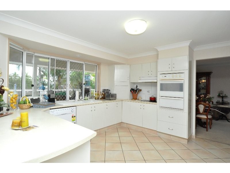 122 Sundance Way, Runaway Bay QLD 4216