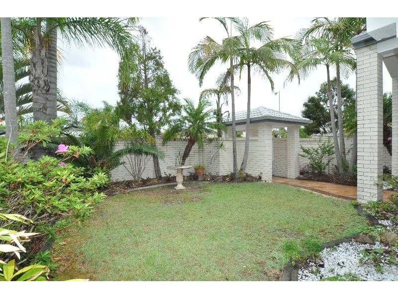 122 Sundance Way, Runaway Bay QLD 4216