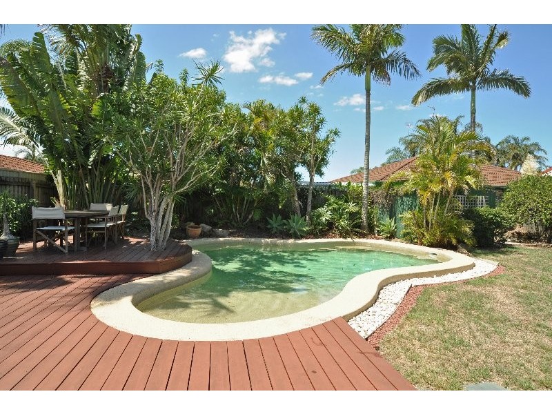 15 Sundown Drive, Paradise Point QLD 4216