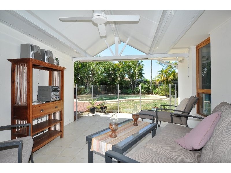 15 Sundown Drive, Paradise Point QLD 4216