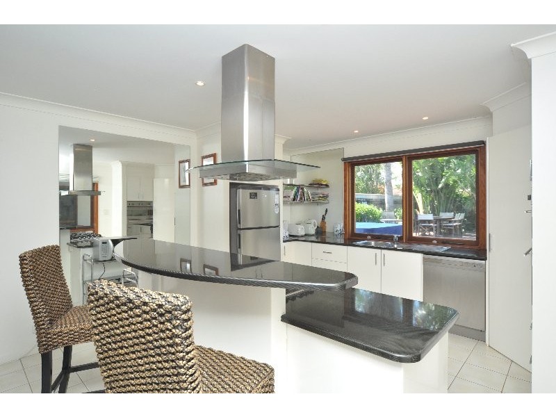 15 Sundown Drive, Paradise Point QLD 4216