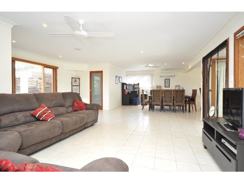15 Sundown Drive, Paradise Point QLD 4216