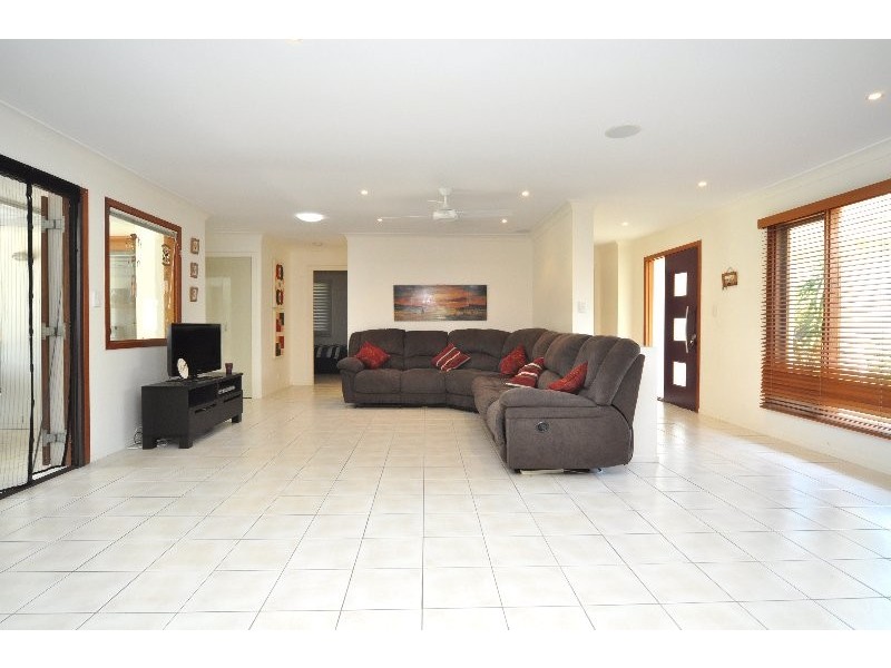 15 Sundown Drive, Paradise Point QLD 4216