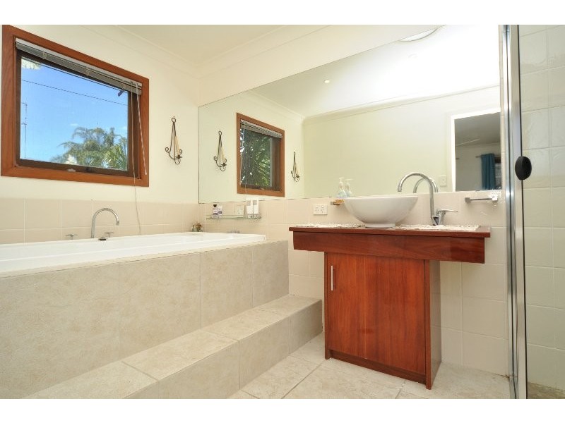 15 Sundown Drive, Paradise Point QLD 4216