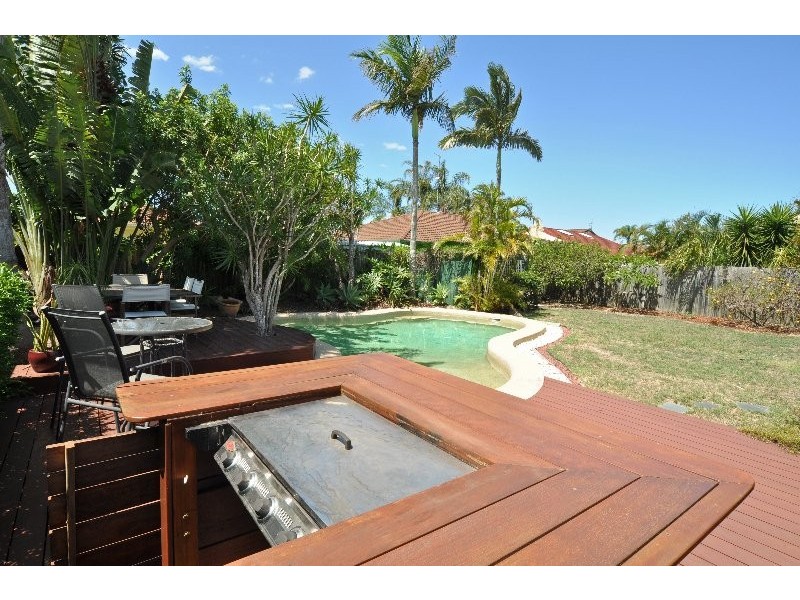 15 Sundown Drive, Paradise Point QLD 4216