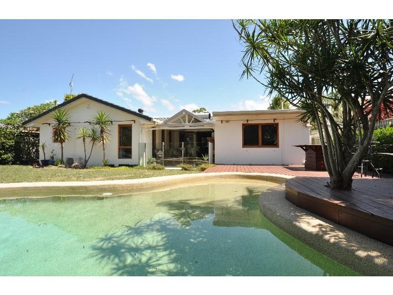 15 Sundown Drive, Paradise Point QLD 4216