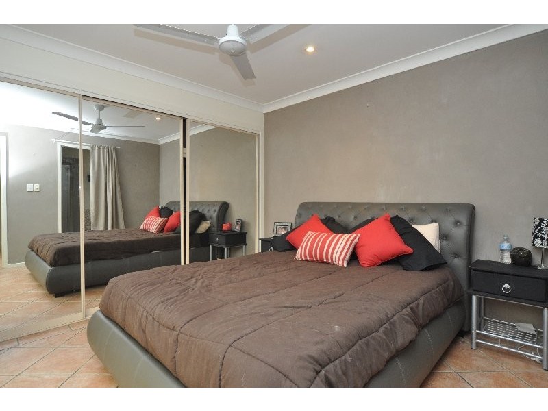 1/19 Nina Parade, Arundel QLD 4214