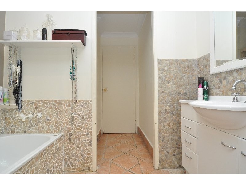 1/19 Nina Parade, Arundel QLD 4214