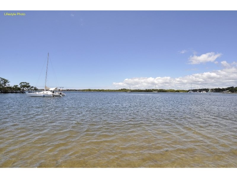 90 Boykambil Esplanade, Hope Island QLD 4212