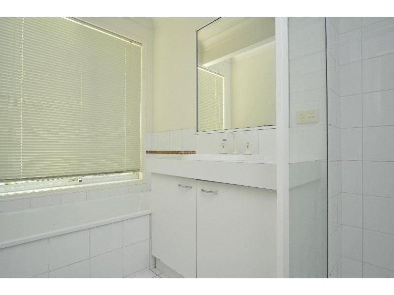 90 Boykambil Esplanade, Hope Island QLD 4212