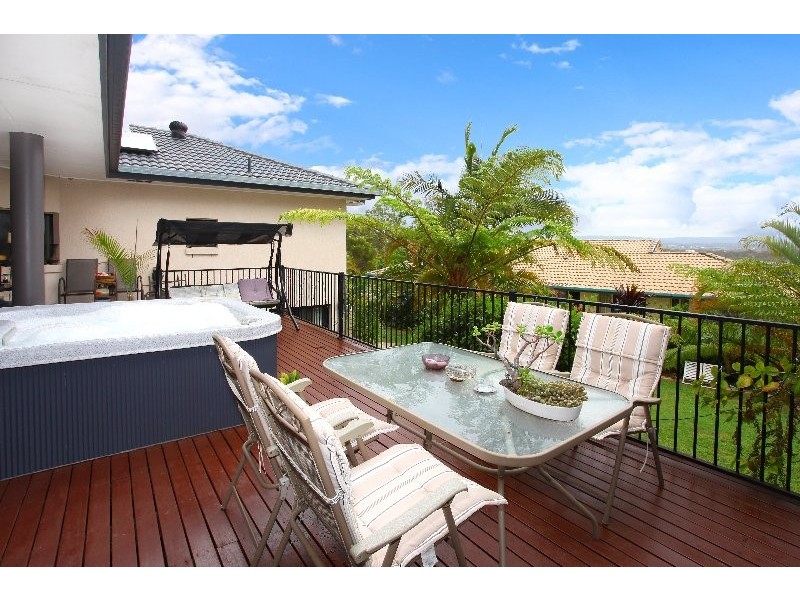 2 Chichester Drive, Arundel QLD 4214