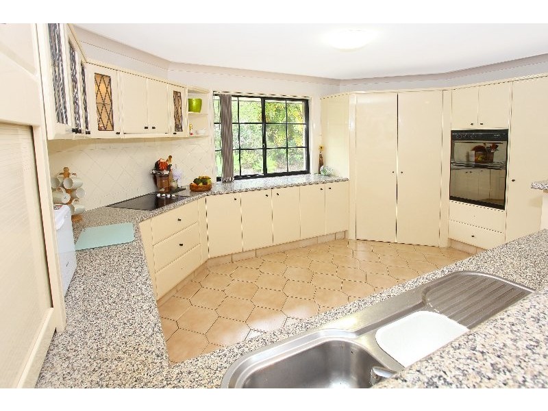 2 Chichester Drive, Arundel QLD 4214