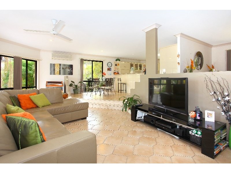 2 Chichester Drive, Arundel QLD 4214