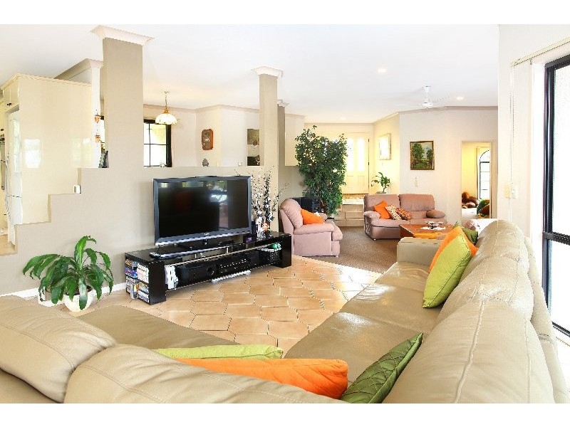 2 Chichester Drive, Arundel QLD 4214