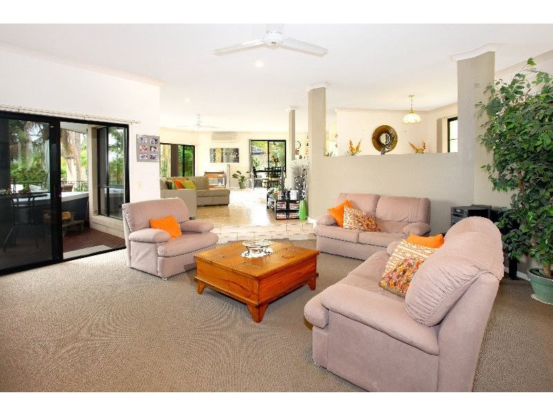 2 Chichester Drive, Arundel QLD 4214