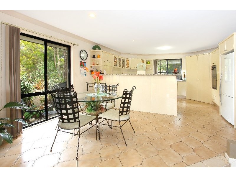 2 Chichester Drive, Arundel QLD 4214