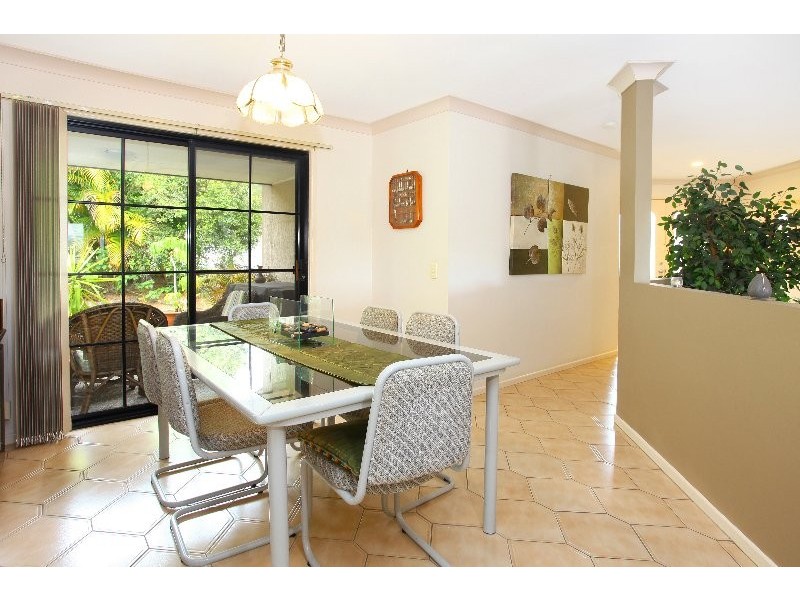 2 Chichester Drive, Arundel QLD 4214