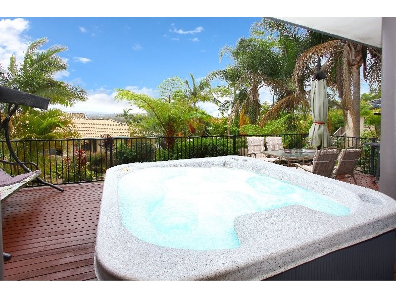 2 Chichester Drive, Arundel QLD 4214