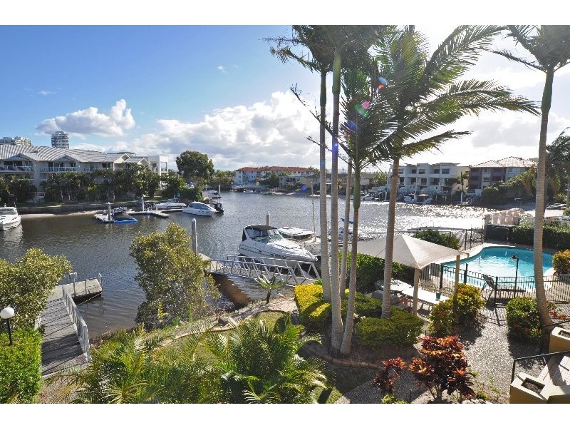 11/18 Jennifer Ave, Runaway Bay QLD 4216